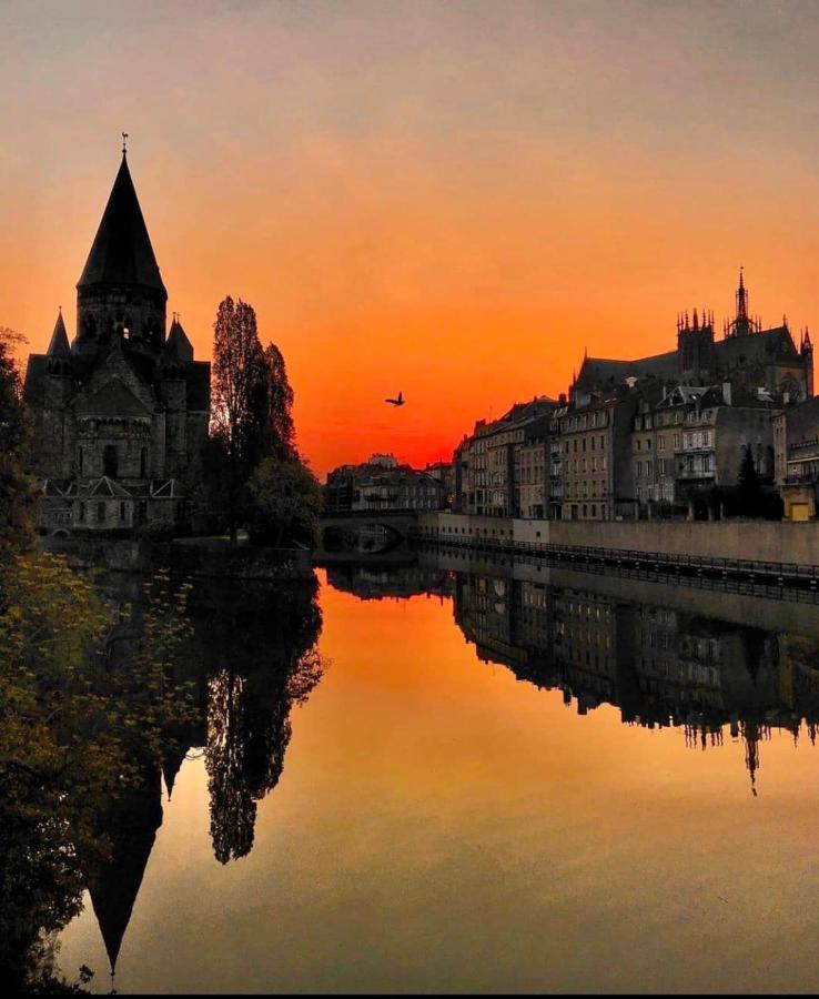 Au Fil De L'Eau Apartment Metz Bagian luar foto